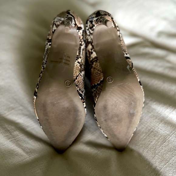 Wild Diva-size 8, snake skin, high heel booties - Picture 4 of 5